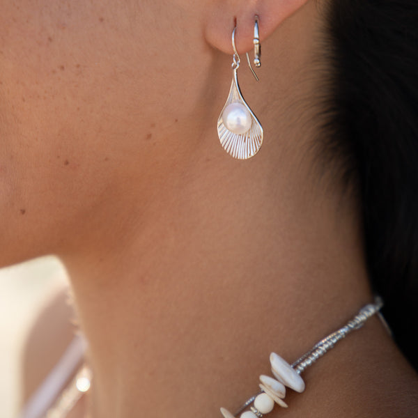 sera sera -jewellery- Akoya earring- shimmer in silver collection