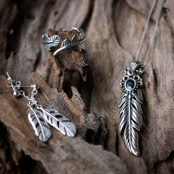 Wise - Feather Necklace