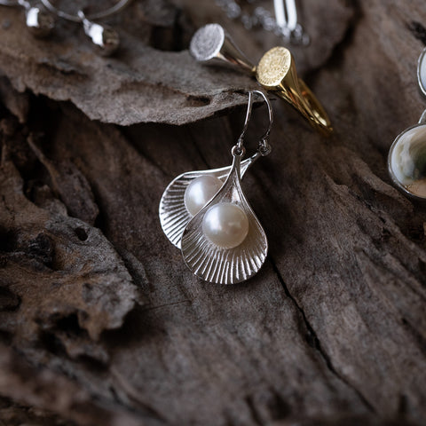 sera sera -jewellery- Akoya earring- shimmer in silver collectioner